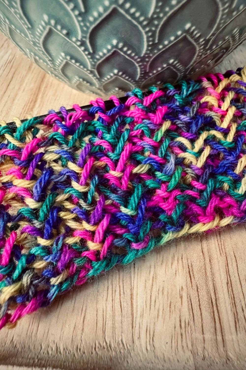 Kreatives Konfetti-Strickmuster für bunte Wolle zum Nachstricken von Fräulein Gerda Video-Tutorial und Inspiration auf meinem YouTube-Kanal