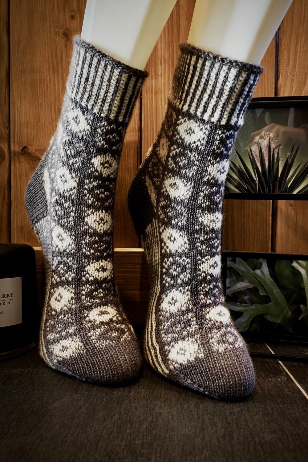 Strickanleitung für Socken Coat of Arms mit Fair Isle Muster von Fräulein Gerda als PDF-Datei